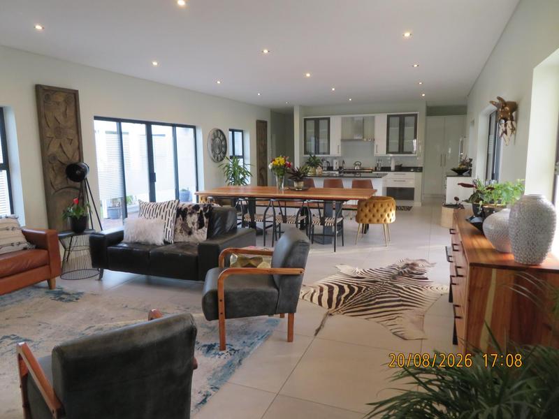 To Let 5 Bedroom Property for Rent in Zevendal Western Cape